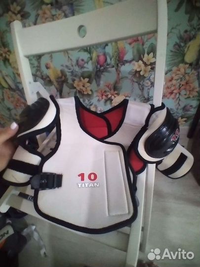 Нагрудник хоккейный