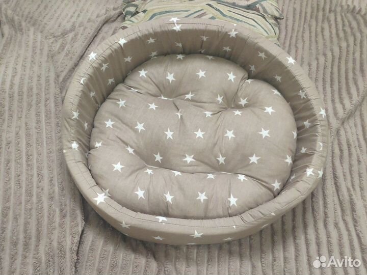 Новая лежанка для кошек и собак 40х40х16 см