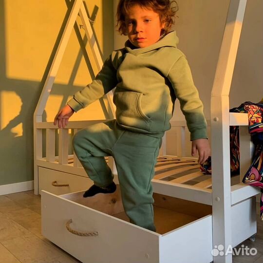 Детская кровать из натурального дерева