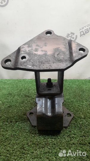 Опора (подушка) двигателя левая Mitsubishi Pajero