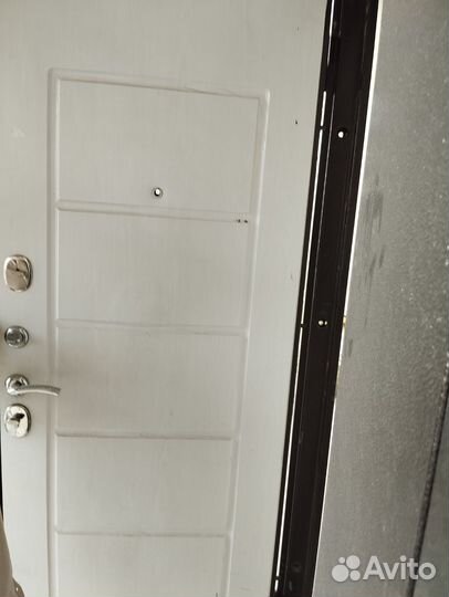 Дверь входная металлическая левая бу