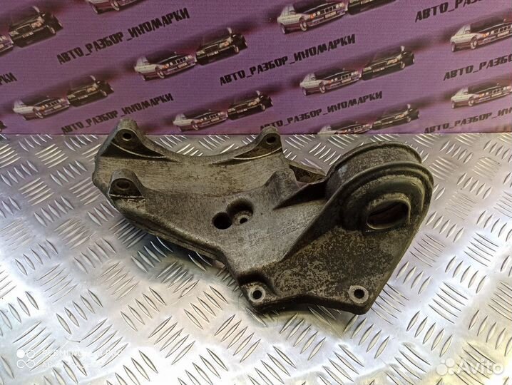 Кронштейн промежуточного вала Mercedes-Benz Vito