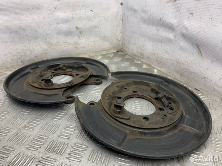 Щит опорный задний Nissan X-Trail T31 MR20DE 2013