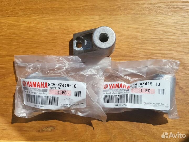 Крепление ролика снегохода Yamaha 8CM474191000