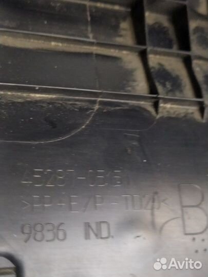 Кожух подрулевой Toyota Avensis T270 2ZR-FAE 2010