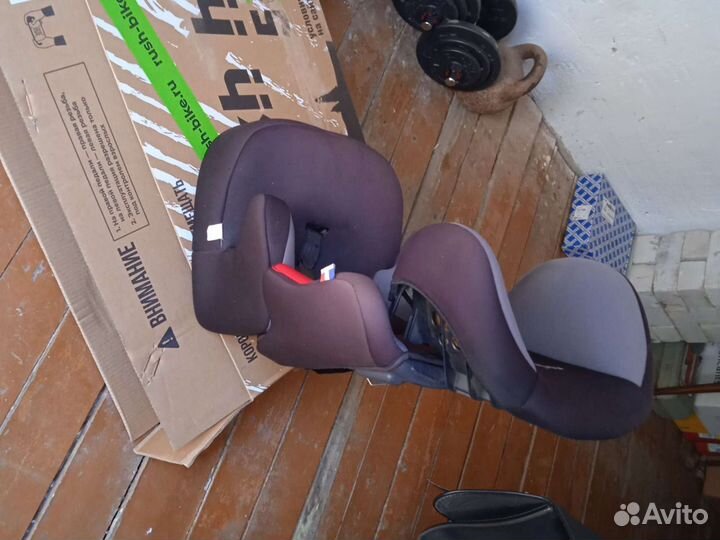 Автомобильное кресло