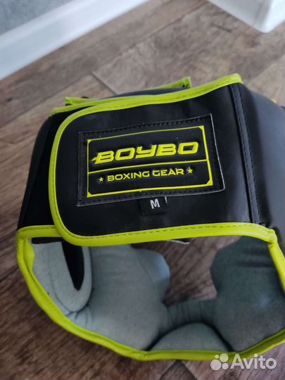 Боксерские перчатки, шлем
