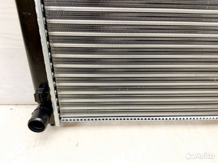 Радиатор охлаждения LADA Priora 1,6-1,8 Halla