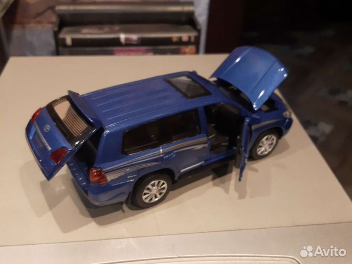 Toyota Land Сruiser 200 1:32