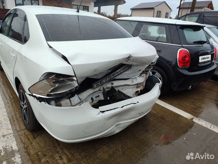 Volkswagen Polo 1.6 МТ, 2012, битый, 330 000 км