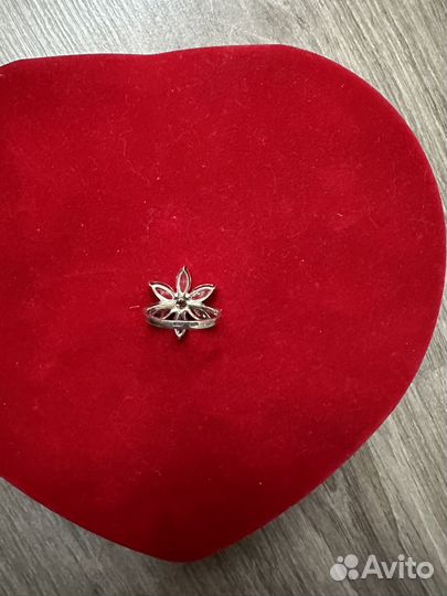 Кольцо серебряное с фианитами