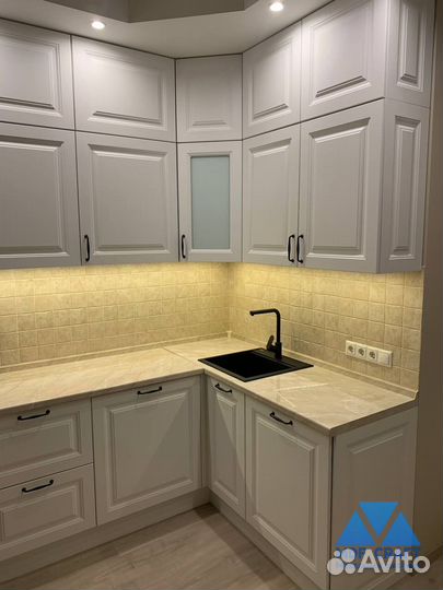 Кухня белая угловая на заказ