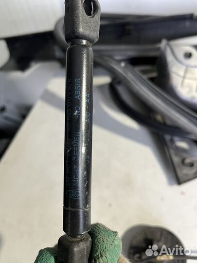 Газовый упор крышки багажника Ford Scorpio 1 седан