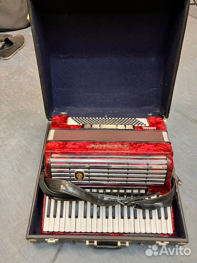 Аккордеон weltmeister consona 4/4