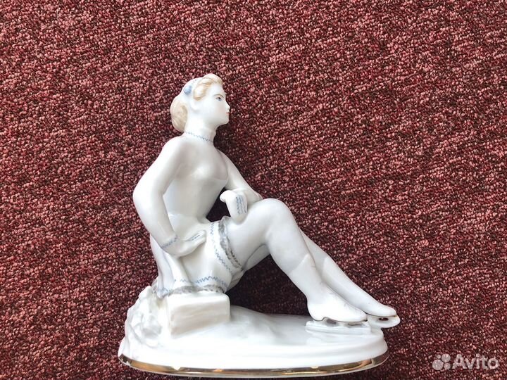Статуэтка фарфор 