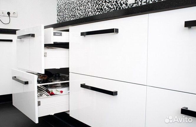 Угловой кухонный гарнитур современный