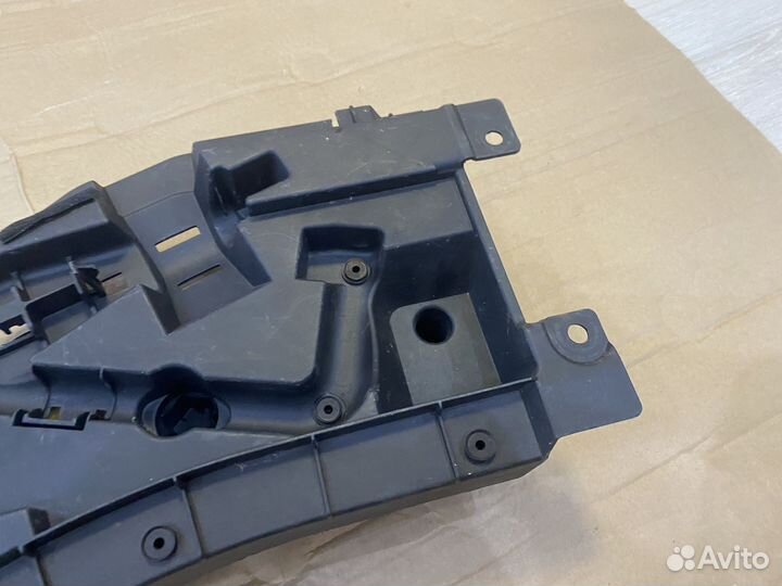 Кронштейн пола багажника правый BMW X5 E53