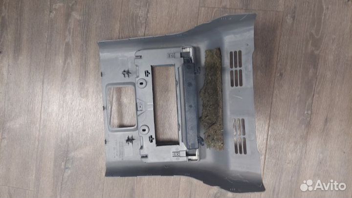 Накладка бордочка между сиденьями Toyota Land