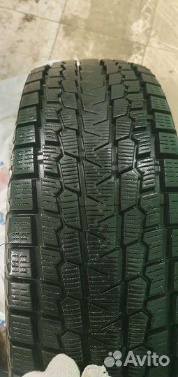 Yokohama Ice Guard G075 215/70 R16