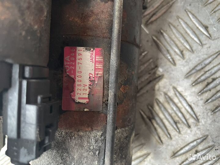 Стартер Toyota Avensis Corolla