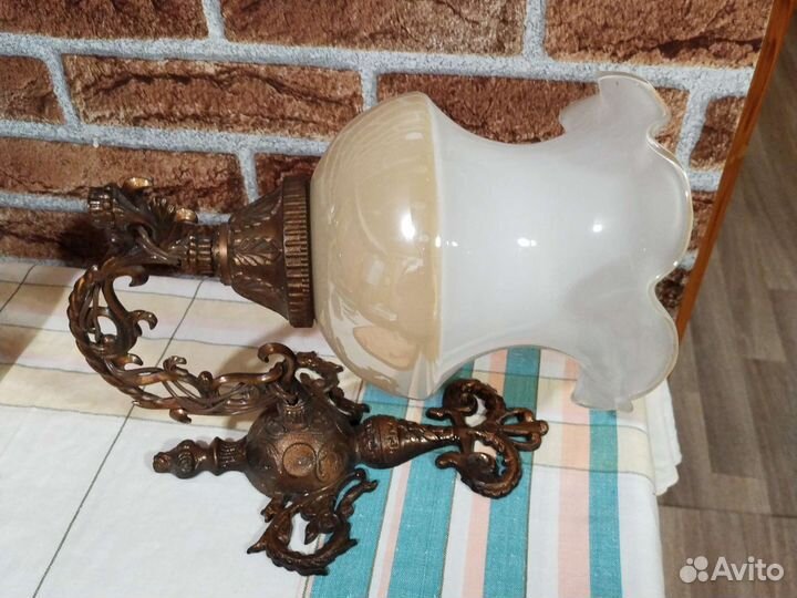 Светильники люстры бра