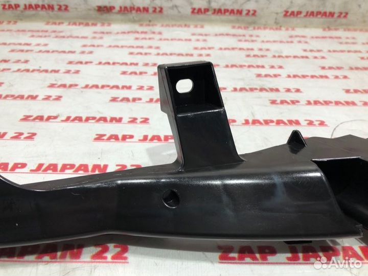 Крепление бампера переднее правое Toyota Land