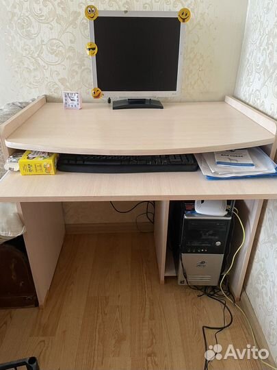 Компьютерный стол