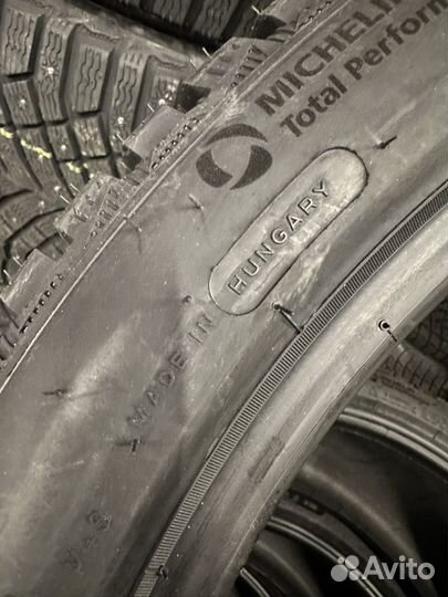 Michelin X-Ice North 4 SUV 265/40 R22 106T