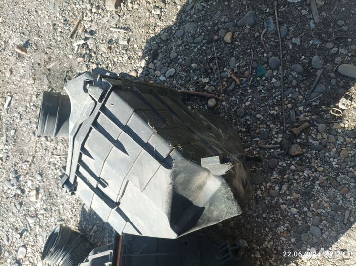 Корпус воздушного фильтра Volkswagen Phaeton