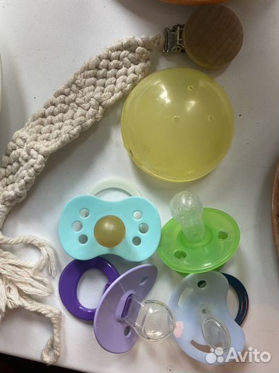 Держатель для пустышки, пустышки и контейнер