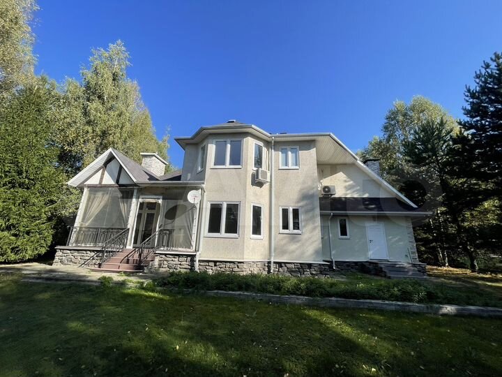 Коттедж 194 м² на участке 12,8 сот.