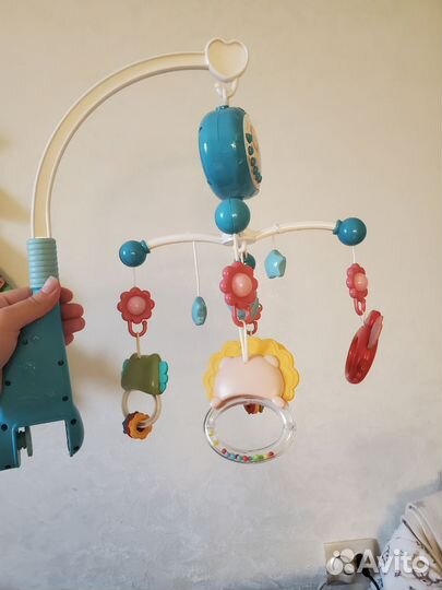 Музыкальный мобиль на кроватку