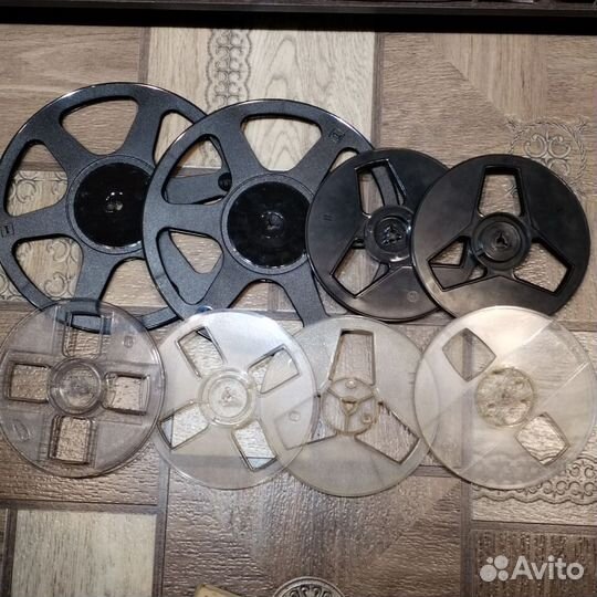 Магнитная лента - катушка с записью