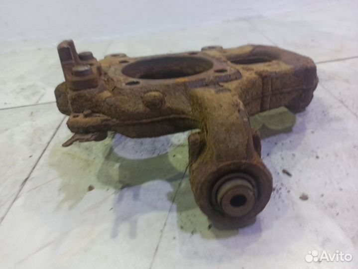 Кулак задний правый Ниссан