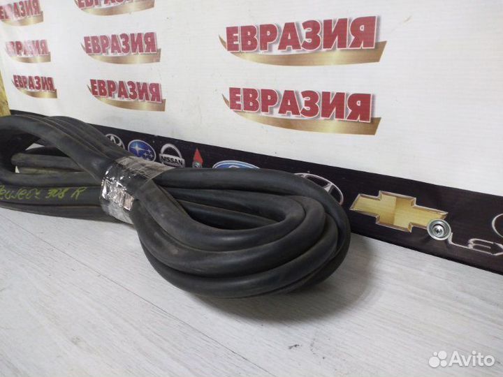 Уплотнительная резинка двери багажника Peugeot 308