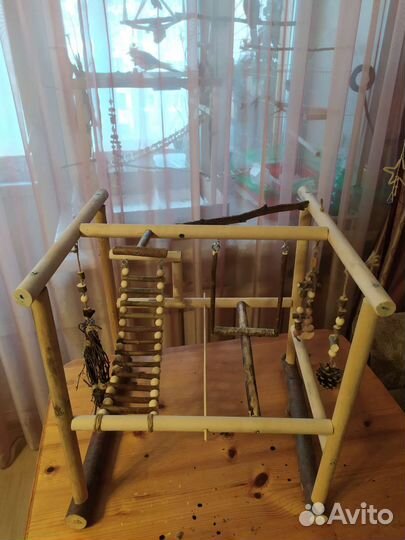 Игровой стенд (присада, площадка) для попугаев