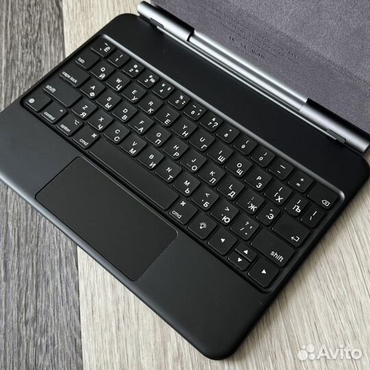 Клавиатура для iPad Air / Pro 11 с трекпадом