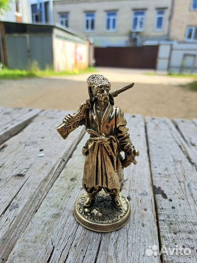 Бронзовая статуэтка 
