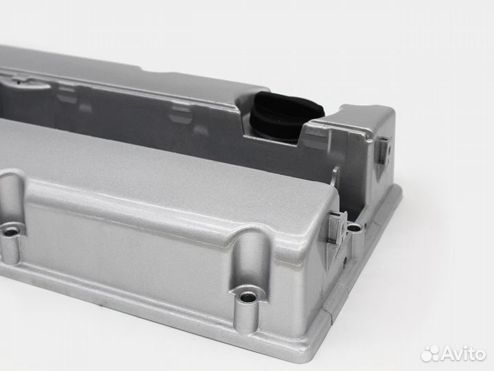 Алюминиевая клапанная крышка Opel Zafira 55564395