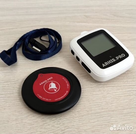 Кнопка вызова персонала и часы для мед учреждений