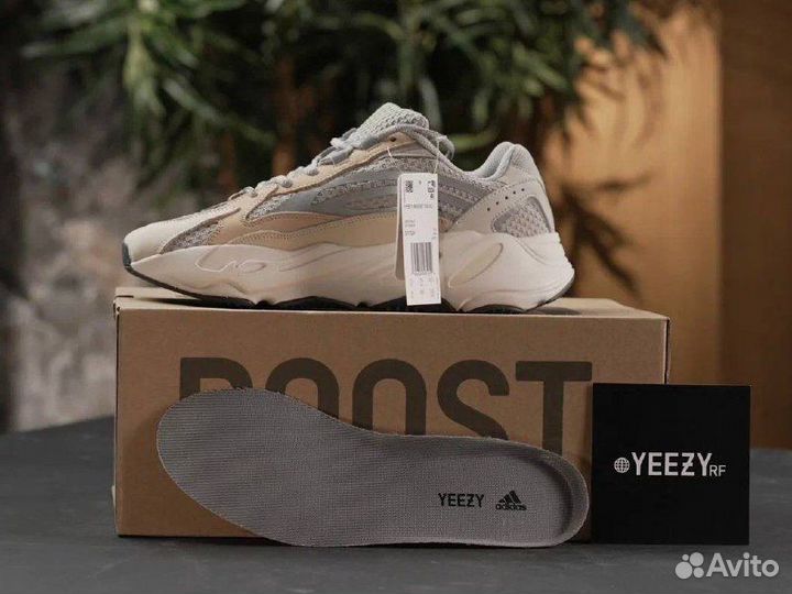 Кроссовки Adidas Yeezy Boost 700 v2 Cream