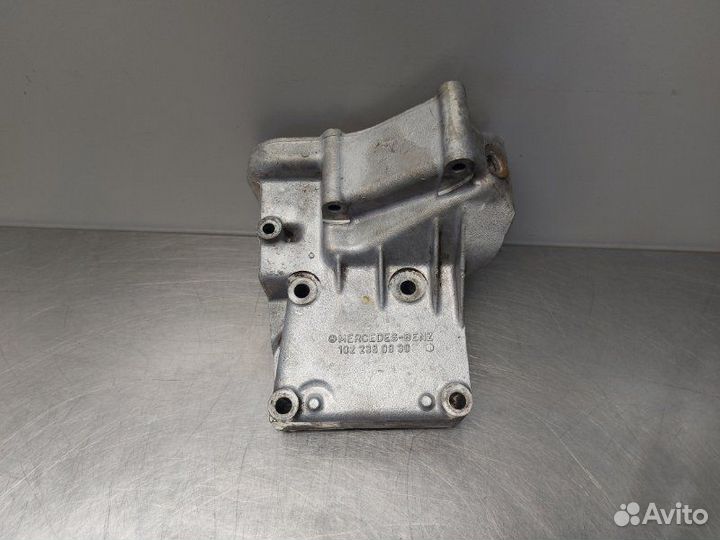 Кронштейн гур Mercedes-Benz E-Class W124 М102