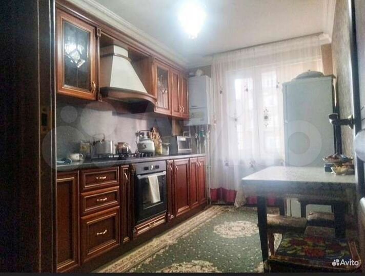 4-к. квартира, 100 м², 4/9 эт.