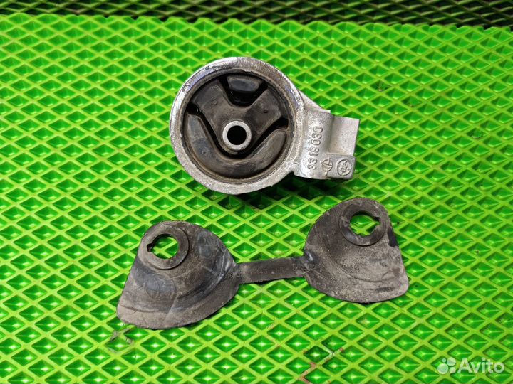 Подушка кпп левая Mitsubishi carisma