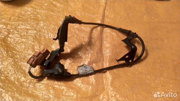 Датчик ABS Передний правый Honda Stream RN1