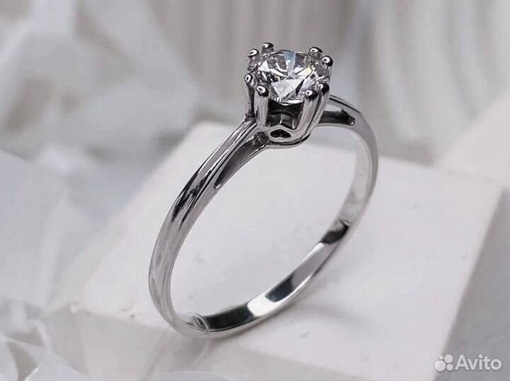 Золотое кольцо с бриллиантом 0,58 ct 585 пробы