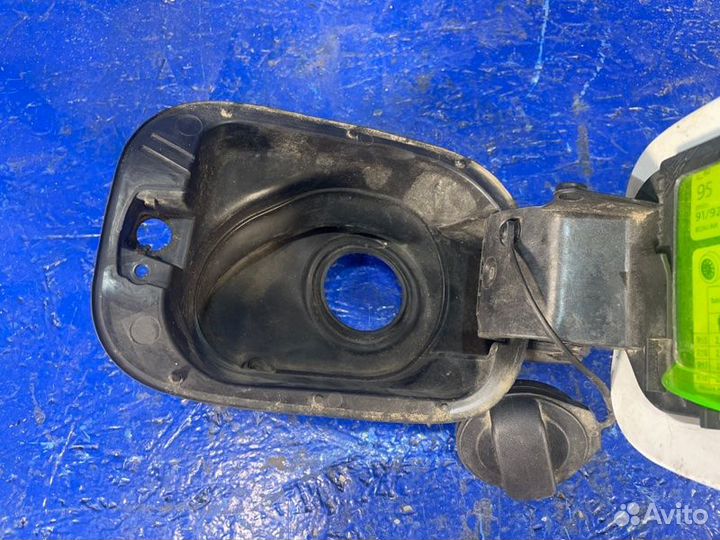 Лючок бензобака Skoda Octavia A7 2019