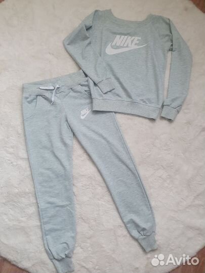 Спортивный костюм женский