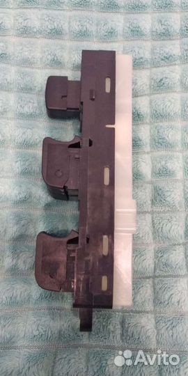 Блок управления стеклоподъемниками Nissan Qashqai