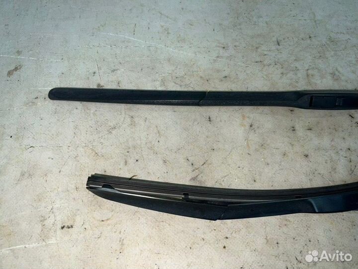 Дворник лобового стекла Toyota Land Cruiser Prado